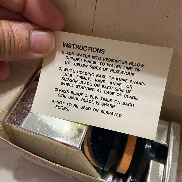 KITCHEN MATE Manual Knife Sharpener - Picture 3 of 3